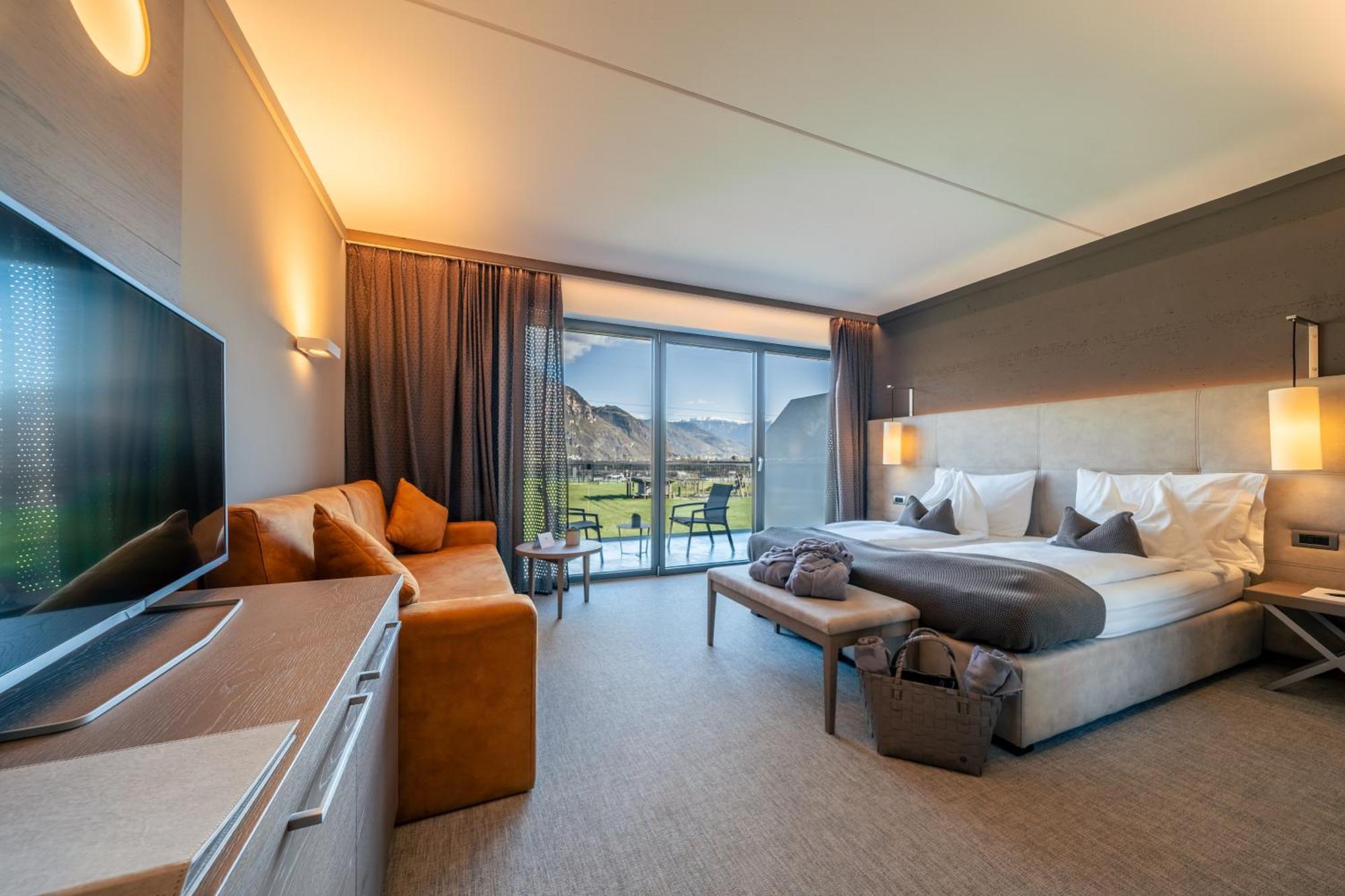 The Lodge Sporthotel - Golfclub Eppan Appiano Sulla Strada Del Vino Εξωτερικό φωτογραφία